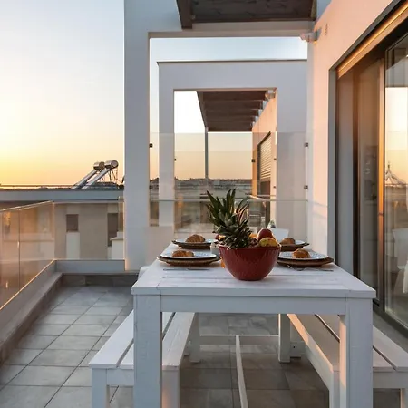 Sunny Penthouse Lägenhet *