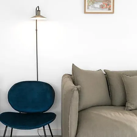 Sunny Penthouse 아파트